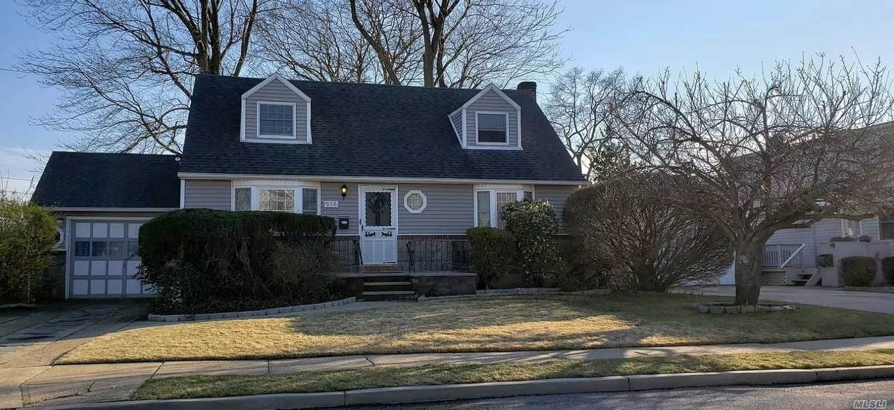 912 Leeds Drive - Photo 1