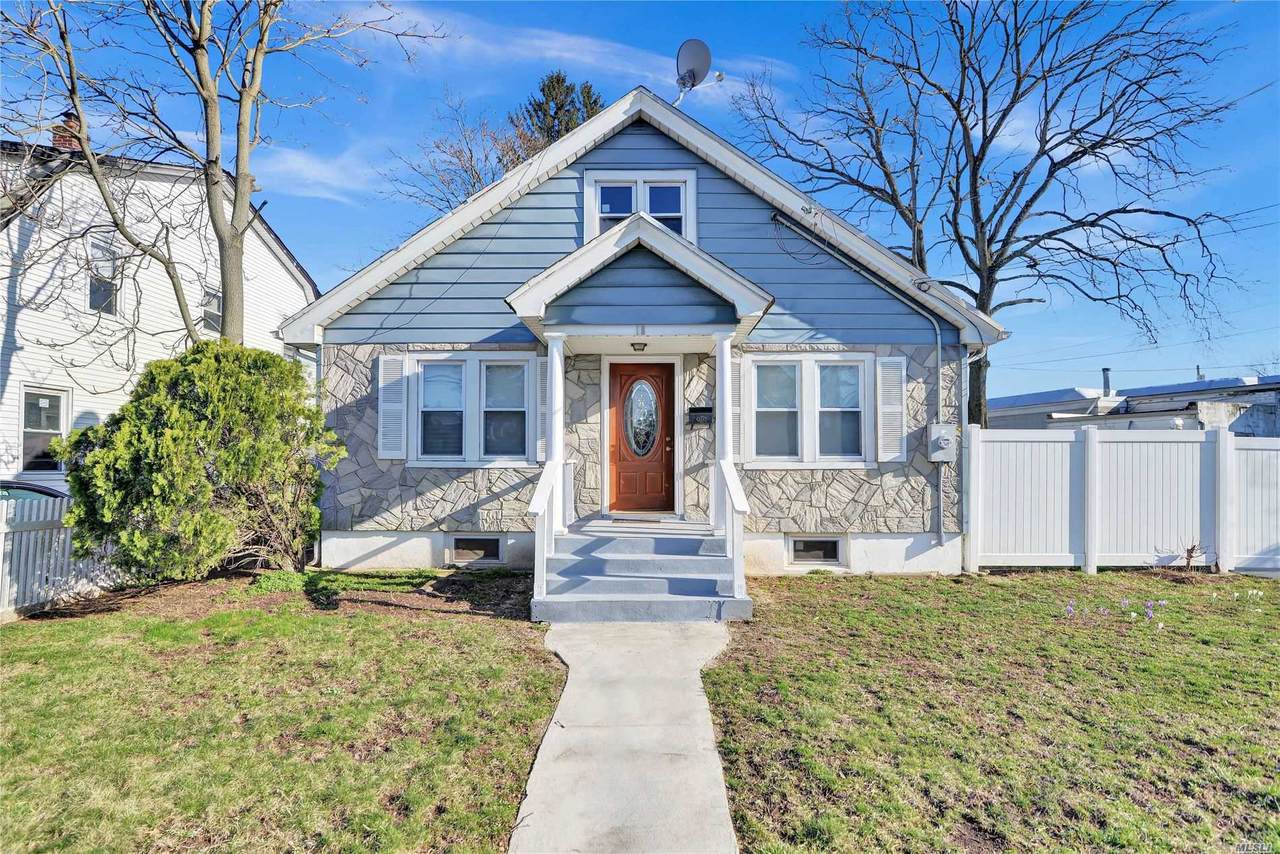 18 Robinwood Ave - Photo 1