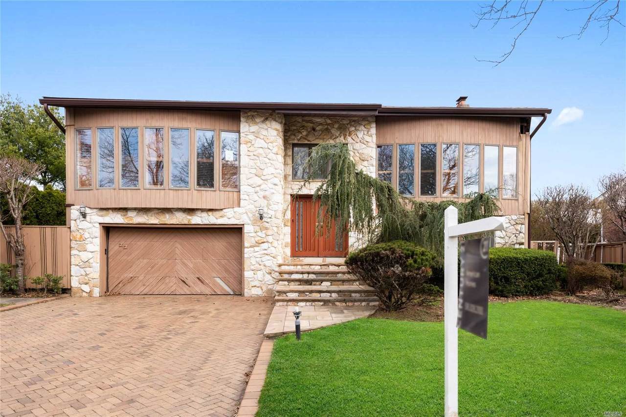 22 Saratoga Drive - Photo 1