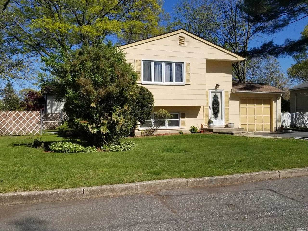 11 Roosevelt Avenue - Photo 1