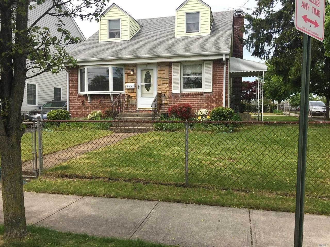 109 Dorset Avenue - Photo 1