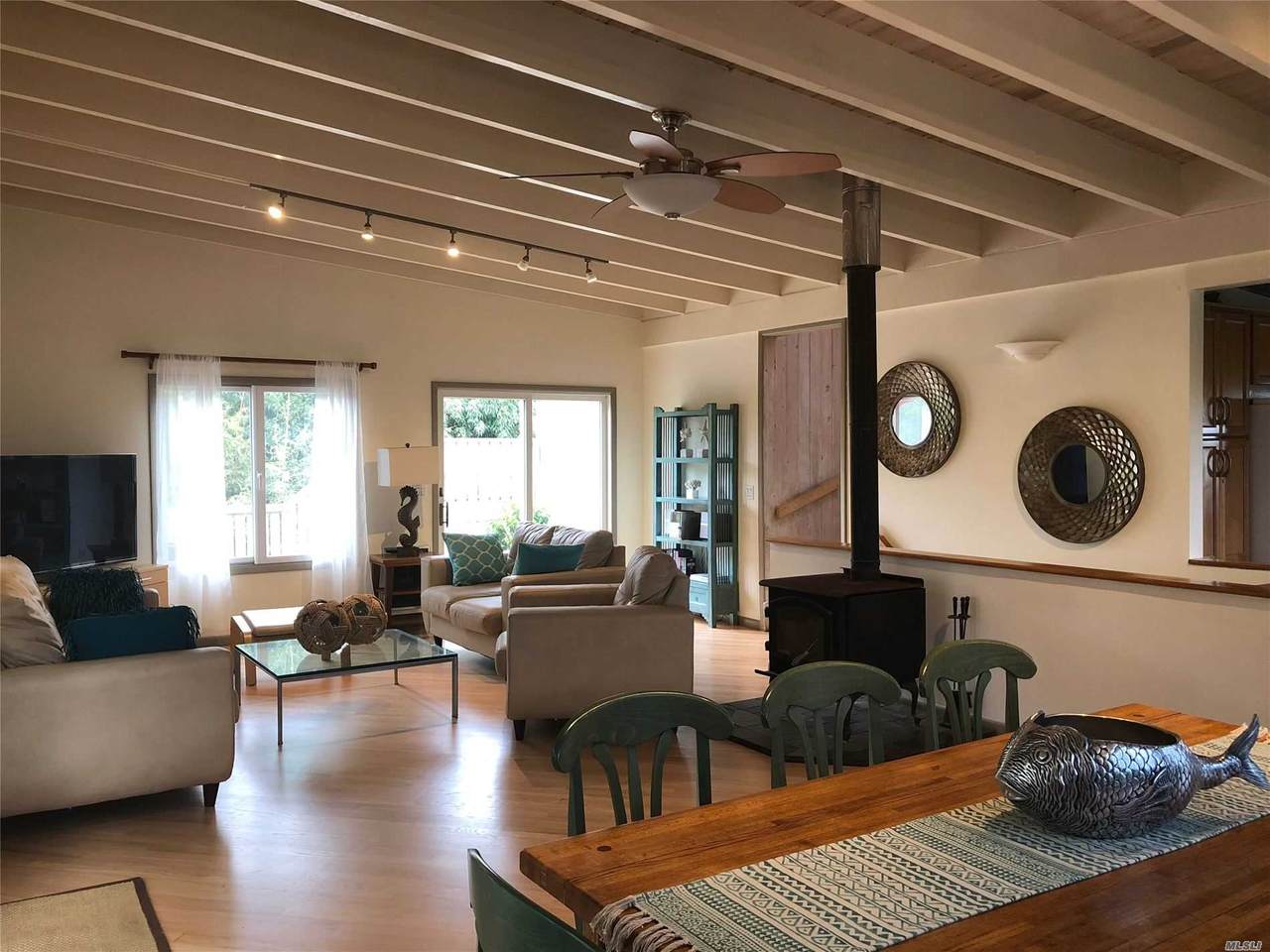 17 Seneca Walk - Photo 1