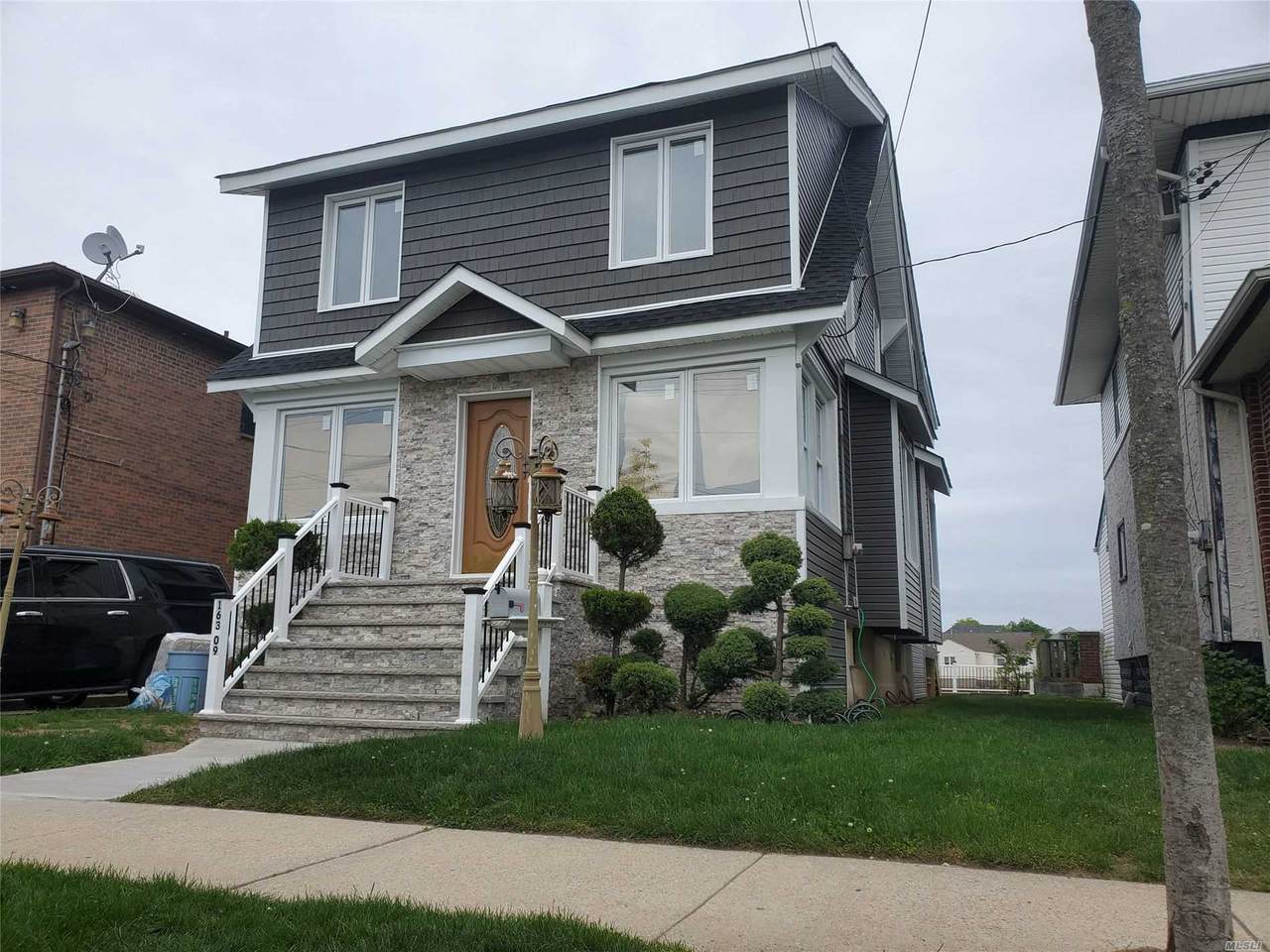163-09 99th Street - Photo 1