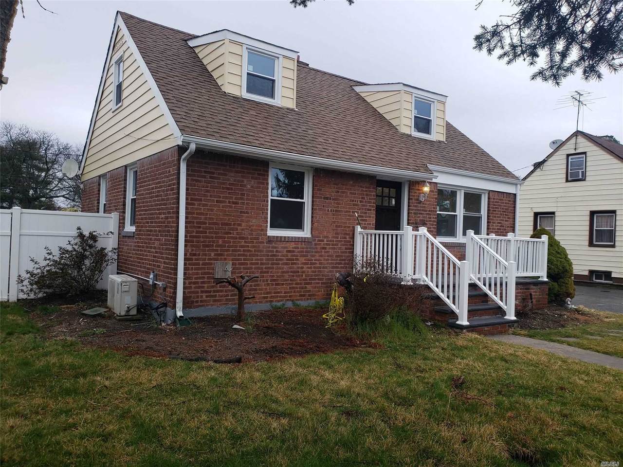 81 8th Street - Photo 1