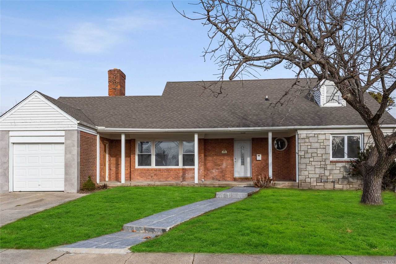 1490 Beech St - Photo 1