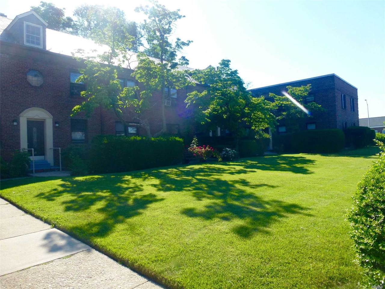 65 Hilbert Street - Photo 1