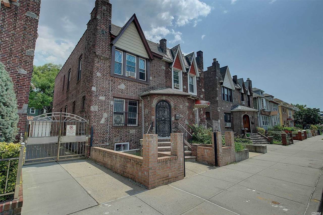 26-27 91 Street - Photo 1