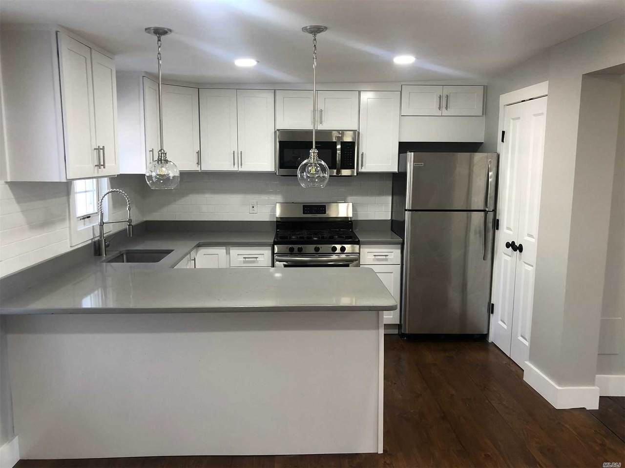 6 Davison Plaza - Photo 1