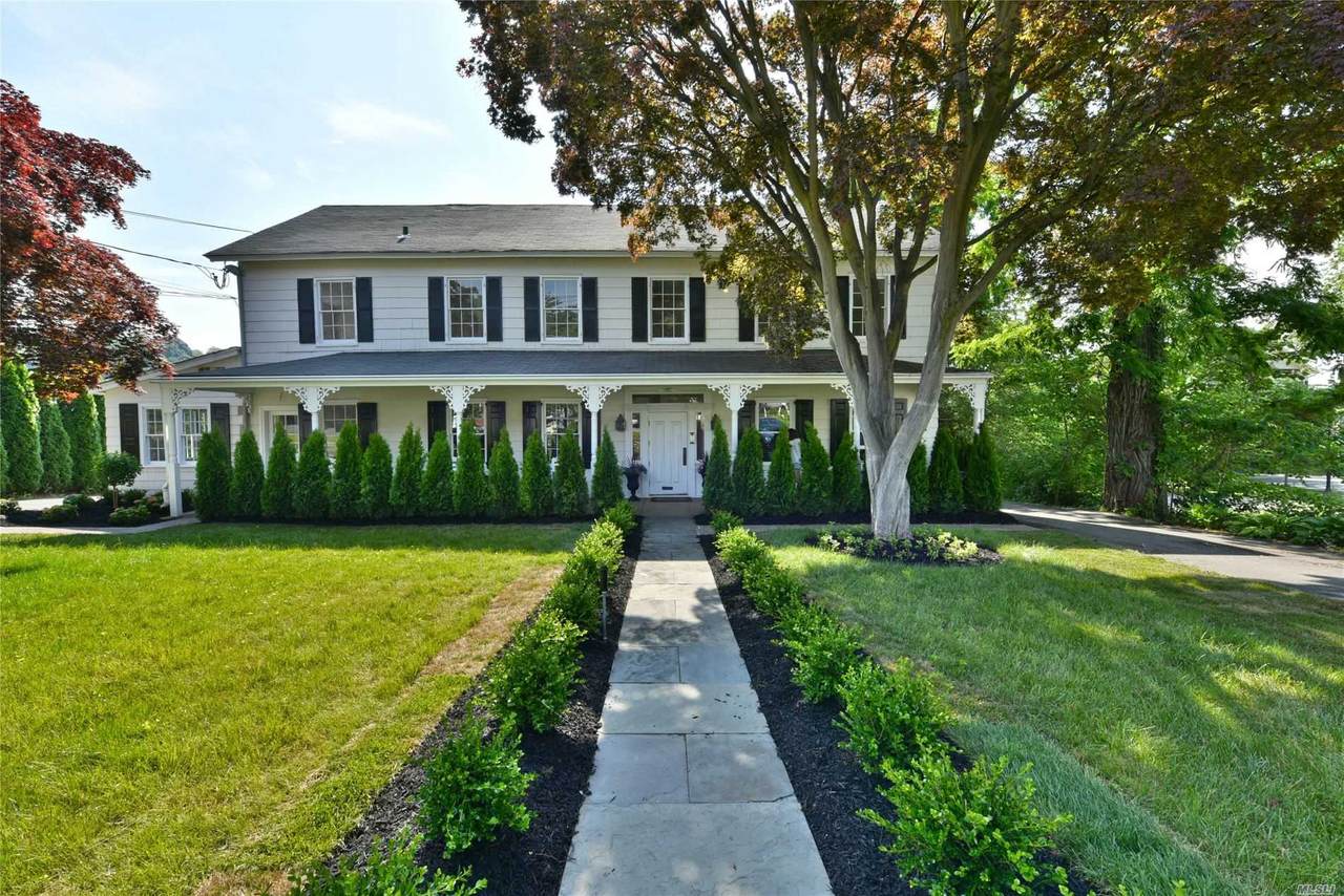 1415 Old Northern Boulevard - Photo 1
