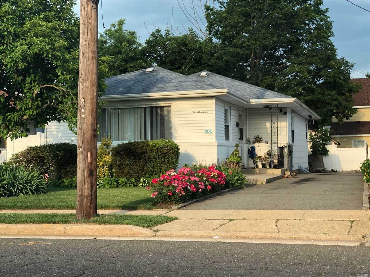 200 Westbury Boulevard - Photo 1