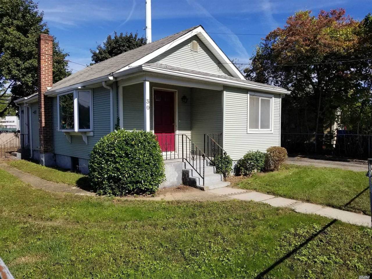 30 Willis Avenue - Photo 1