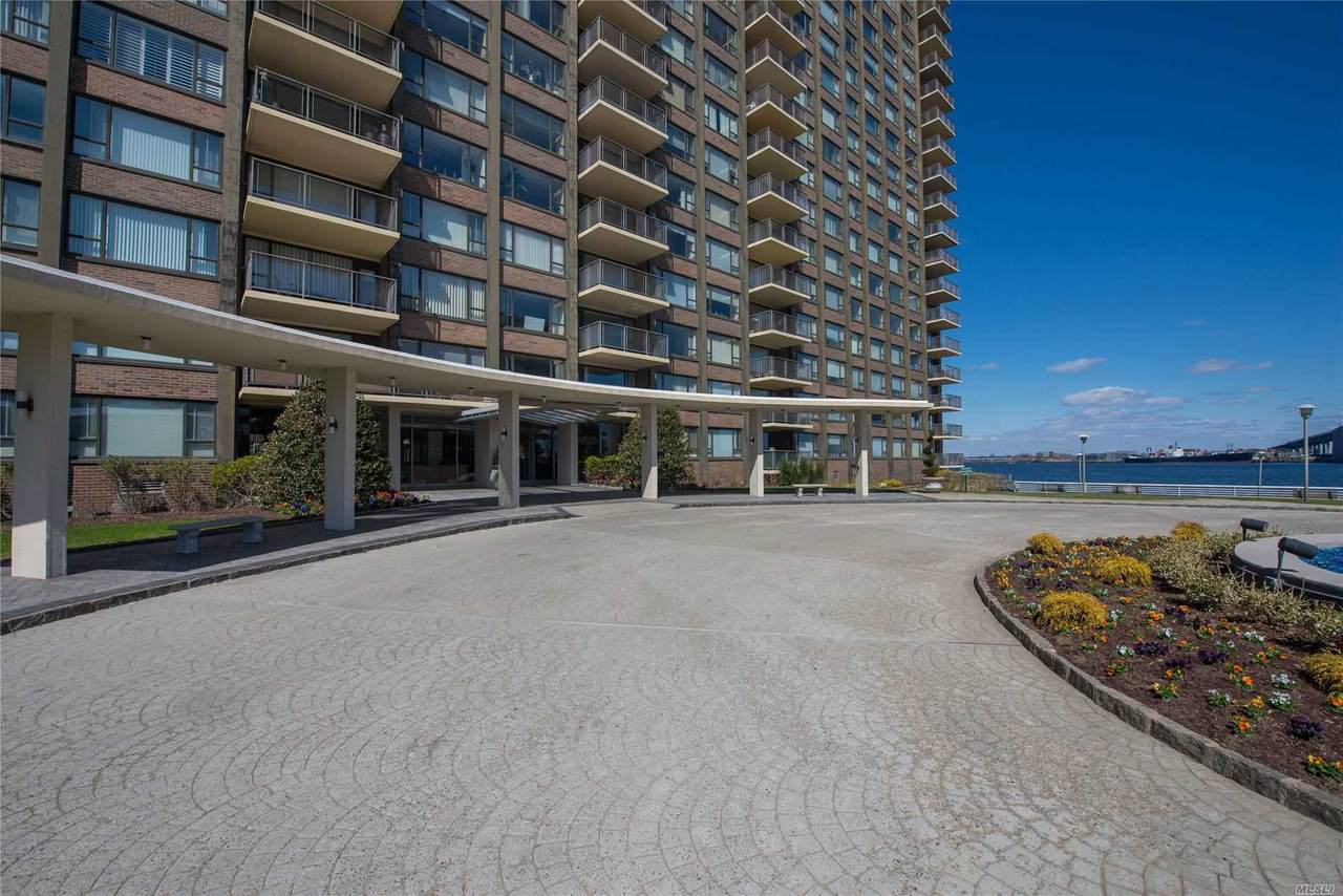 166-25 Powells Cove Boulevard - Photo 1