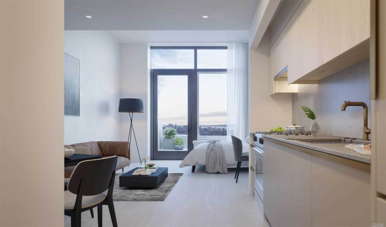 3 Court Square - Photo 1