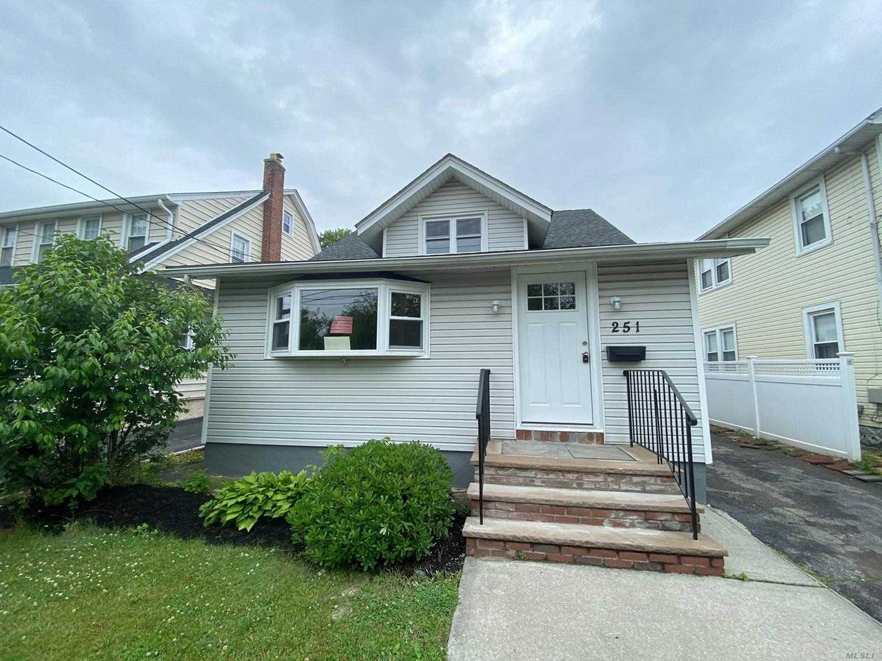 251 Forest Avenue - Photo 1