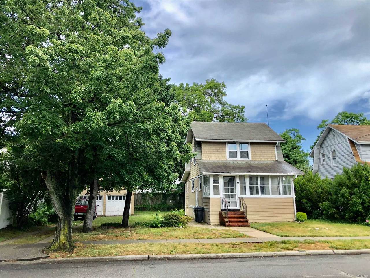 213 Howell Street - Photo 1