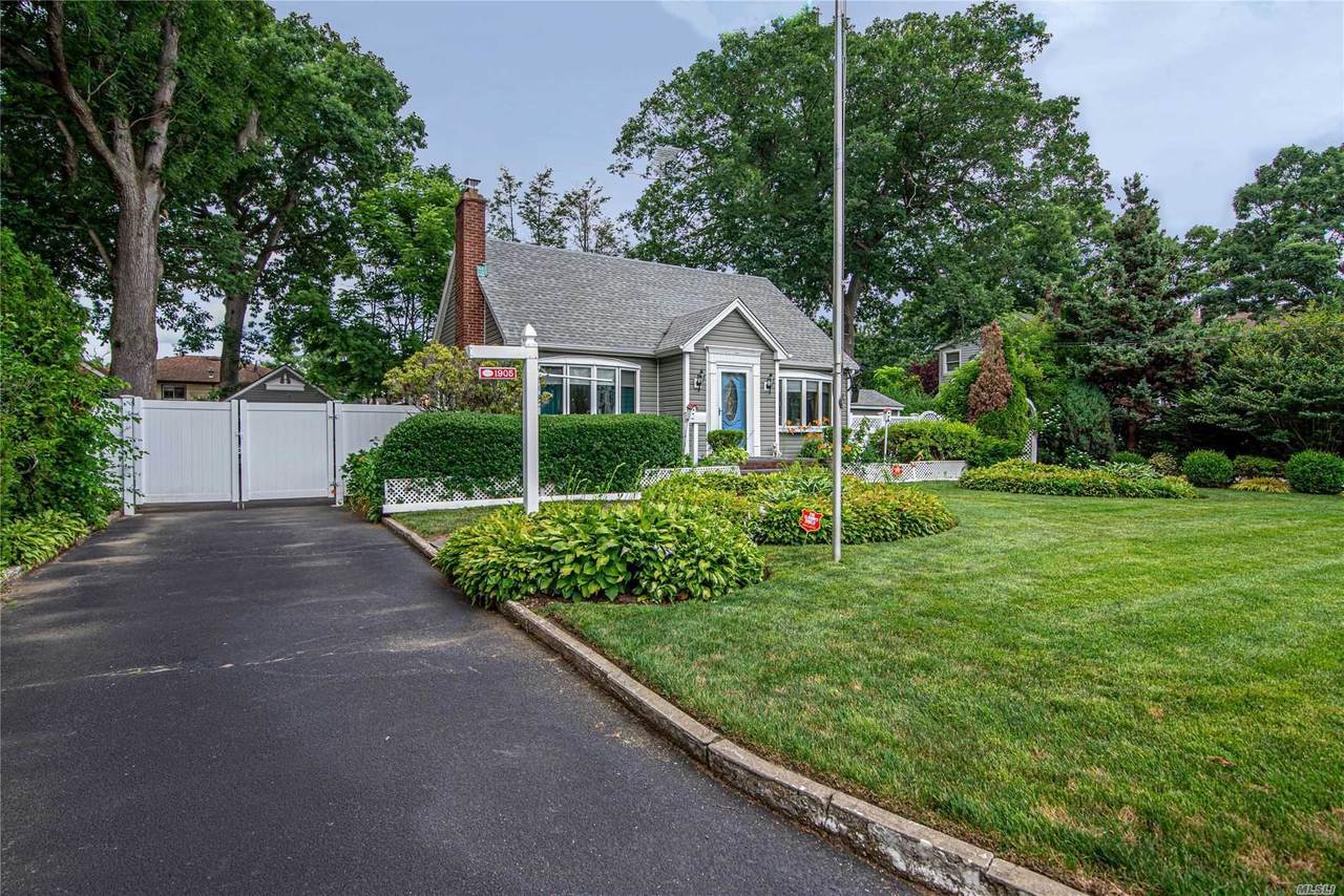 1905 Park Avenue - Photo 1