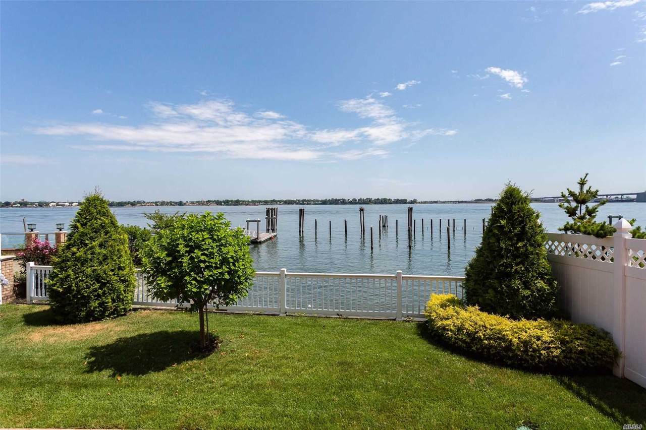 150-83 Powells Cove Boulevard - Photo 1