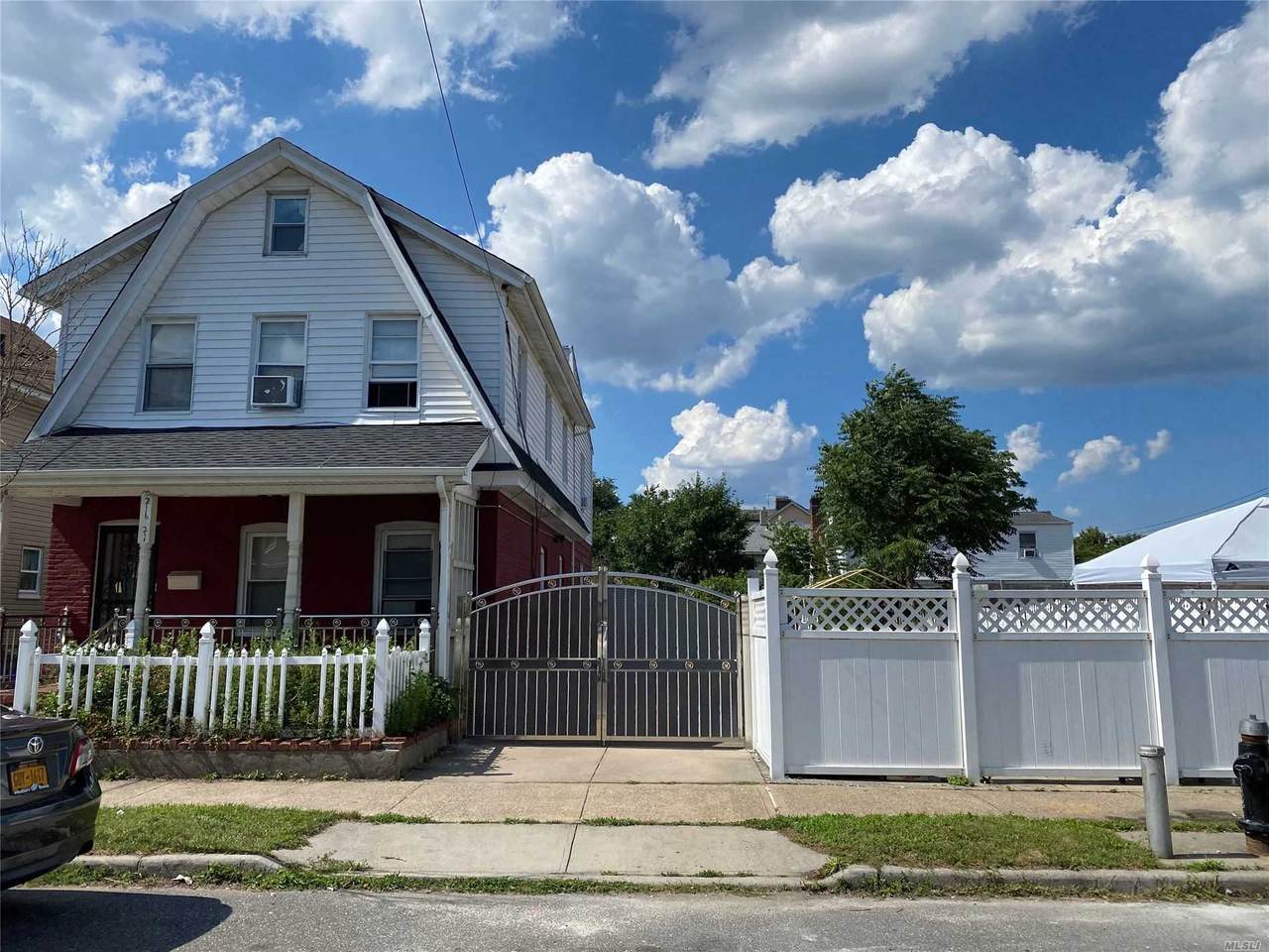 216-21 104 Ave - Photo 1