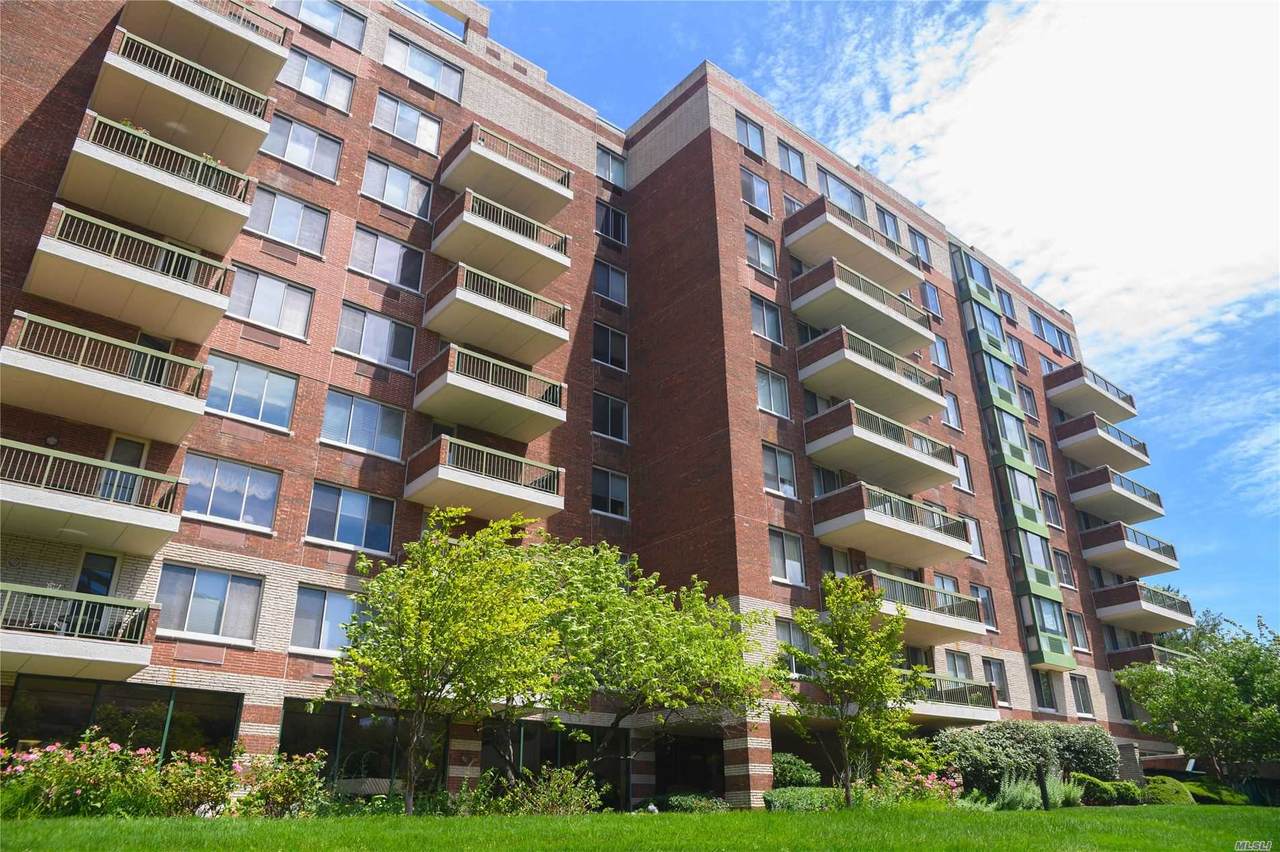 100 Hilton Avenue - Photo 1