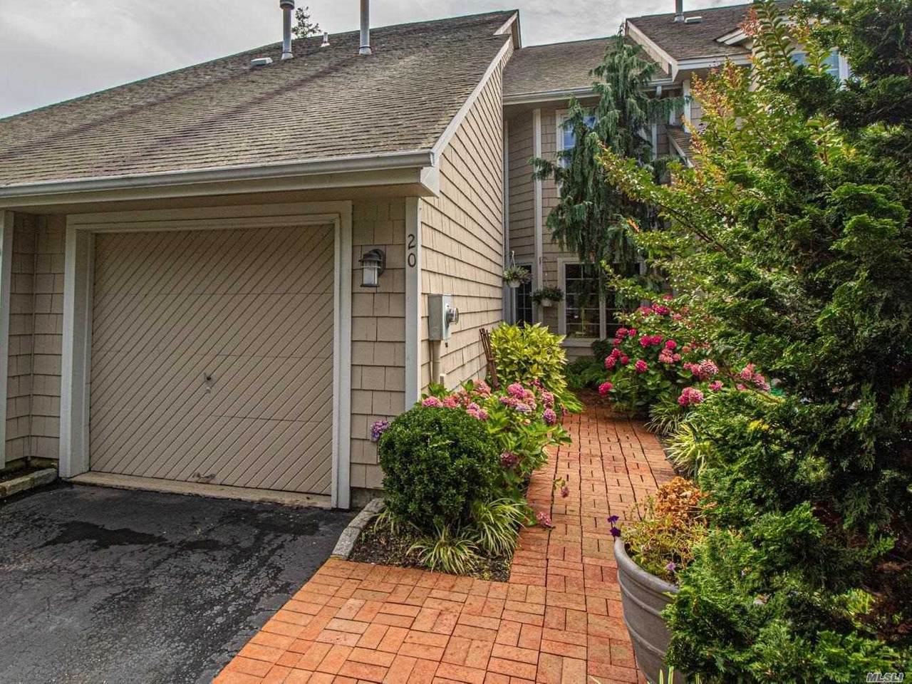 20 Oakmont Lane - Photo 1
