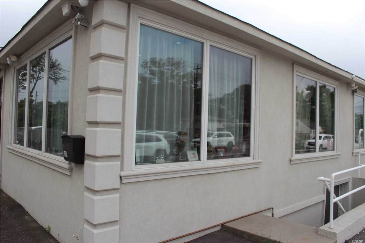 325 Ronkonkoma Avenue - Photo 1