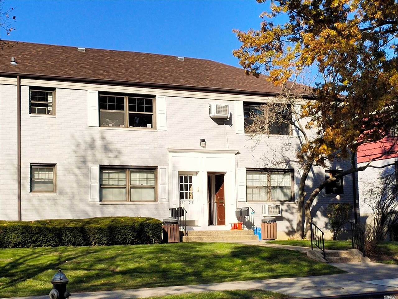 137-05 Jewel Ave - Photo 1