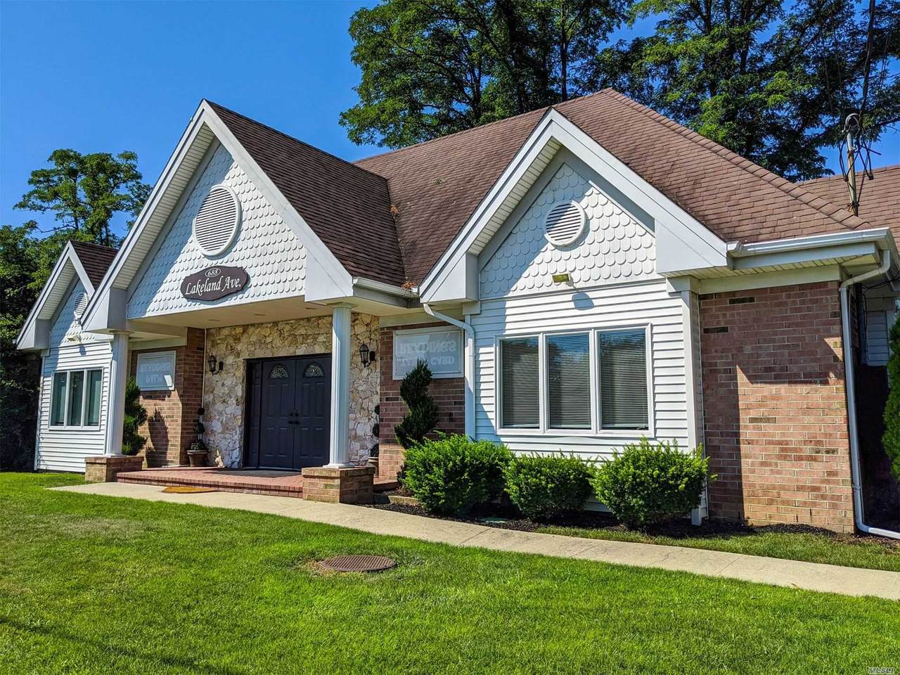 688 Lakeland Avenue - Photo 1