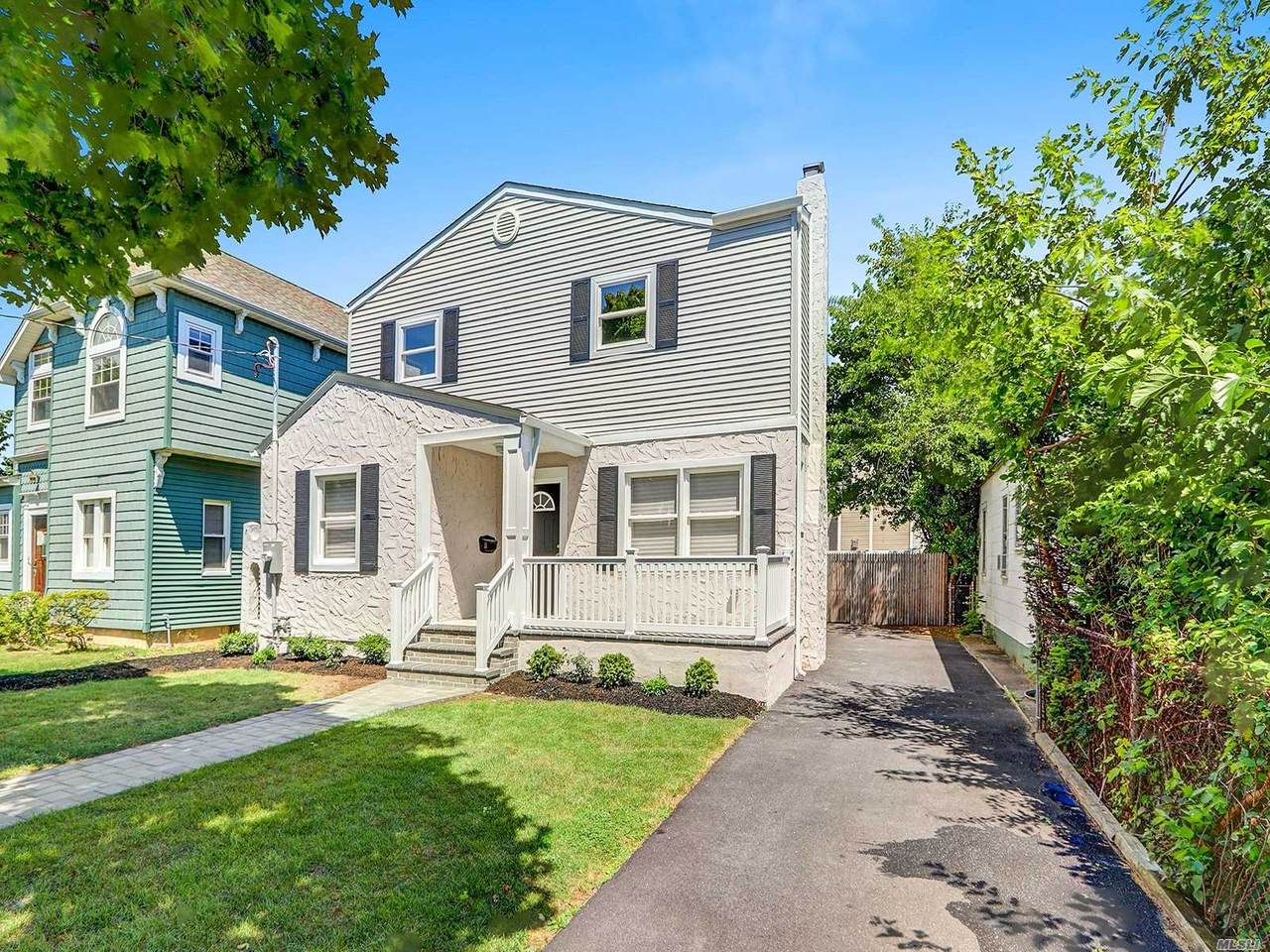 1995 Oakland Avenue - Photo 1