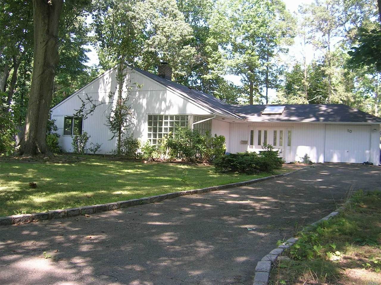 10 Hemlock Lane - Photo 1