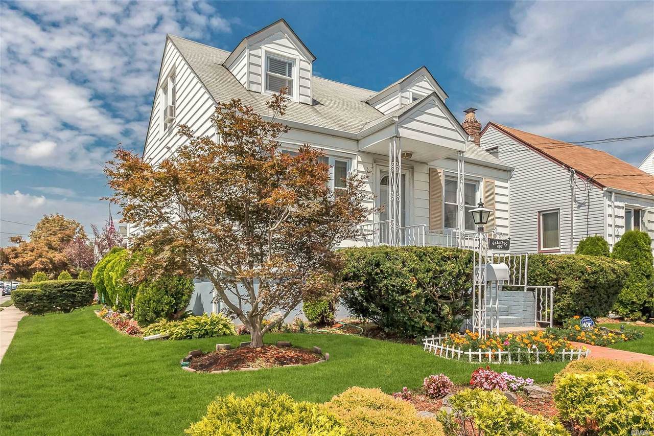 492 Lincoln Street - Photo 1