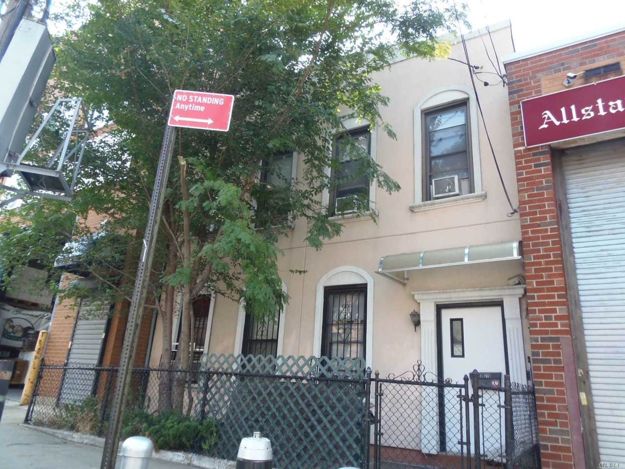 39-10 Crescent Street - Photo 1