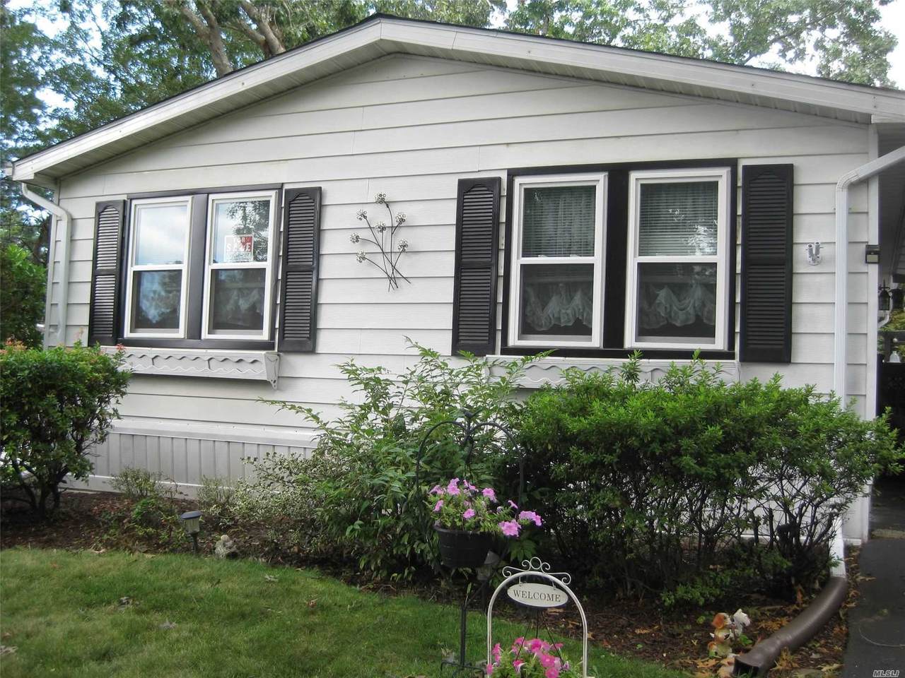 525-171 Riverleigh Avenue - Photo 1