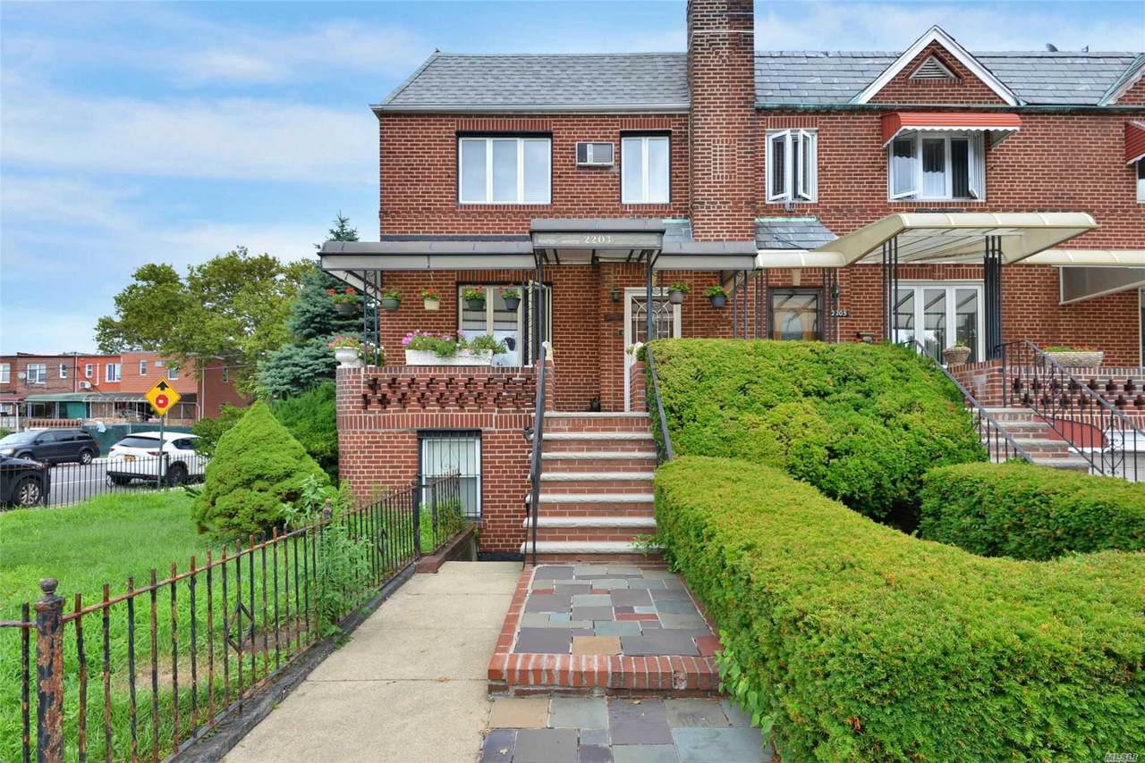 2203 27th Street - Photo 1