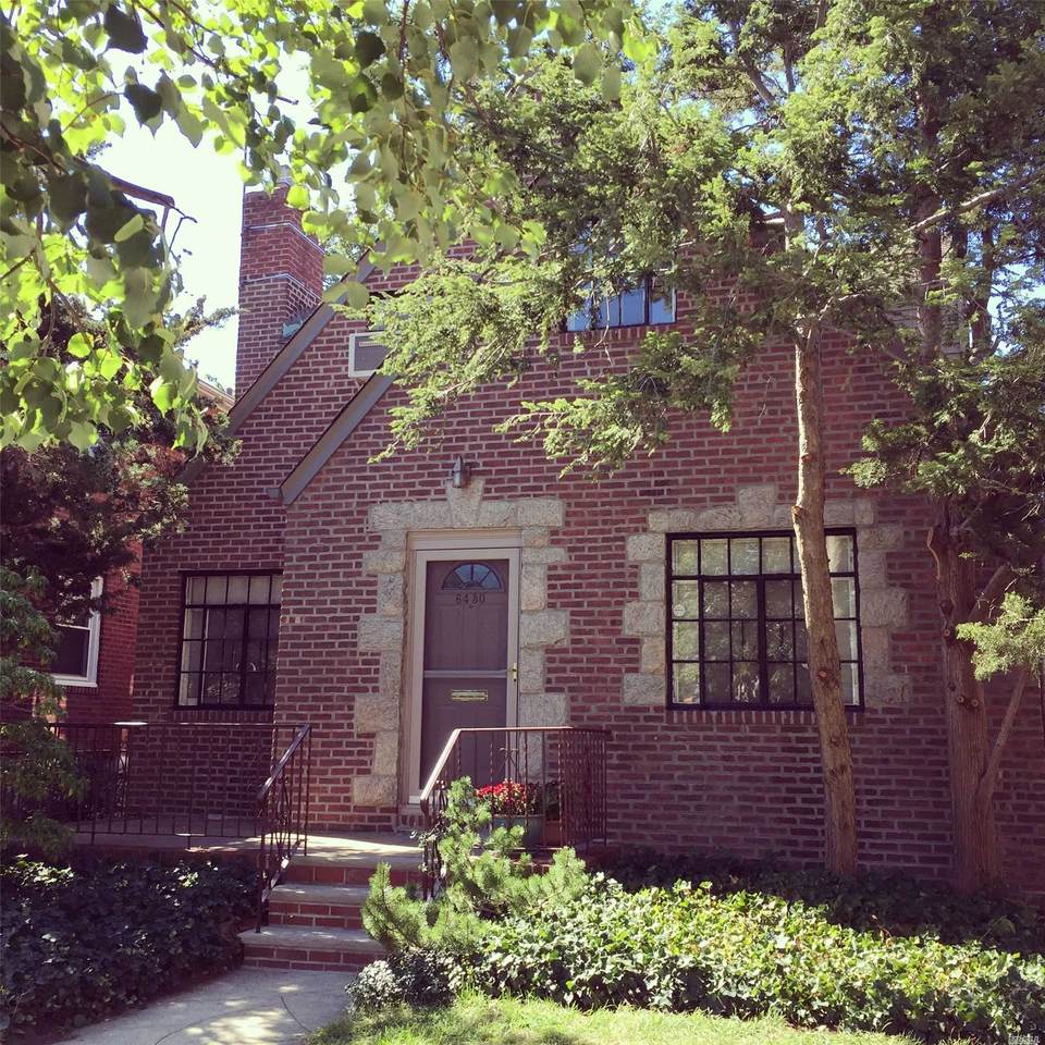 64-30 Elwell Crescent - Photo 1