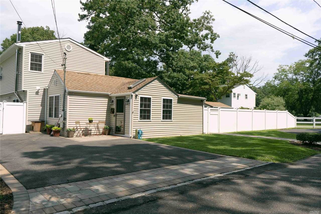 65 Pine Edge Avenue - Photo 1