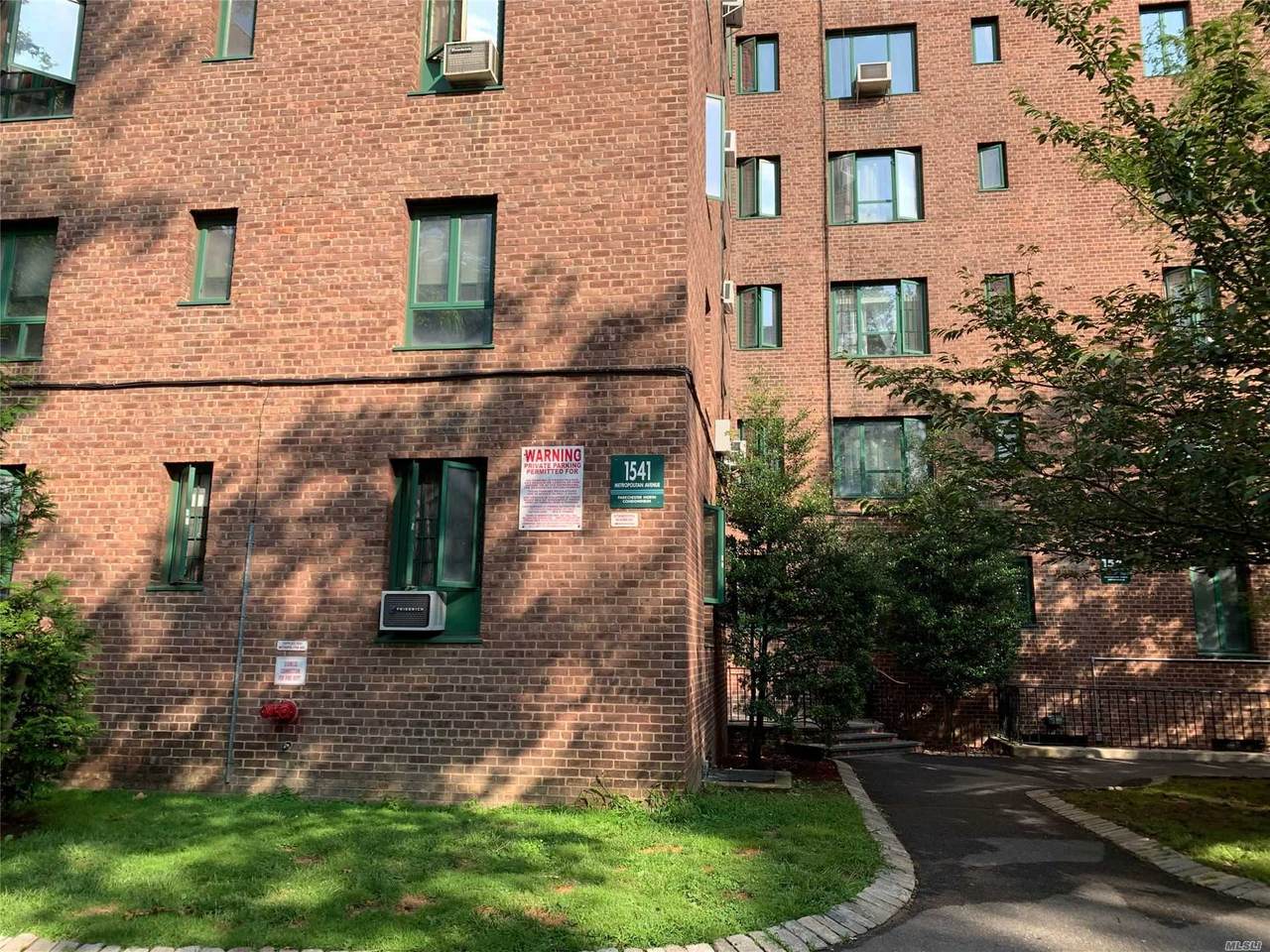 1541 Metropolitan Avenue - Photo 1