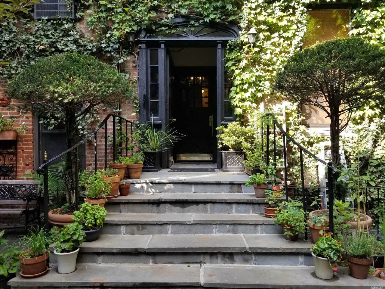 420 W 46th Street - Photo 1