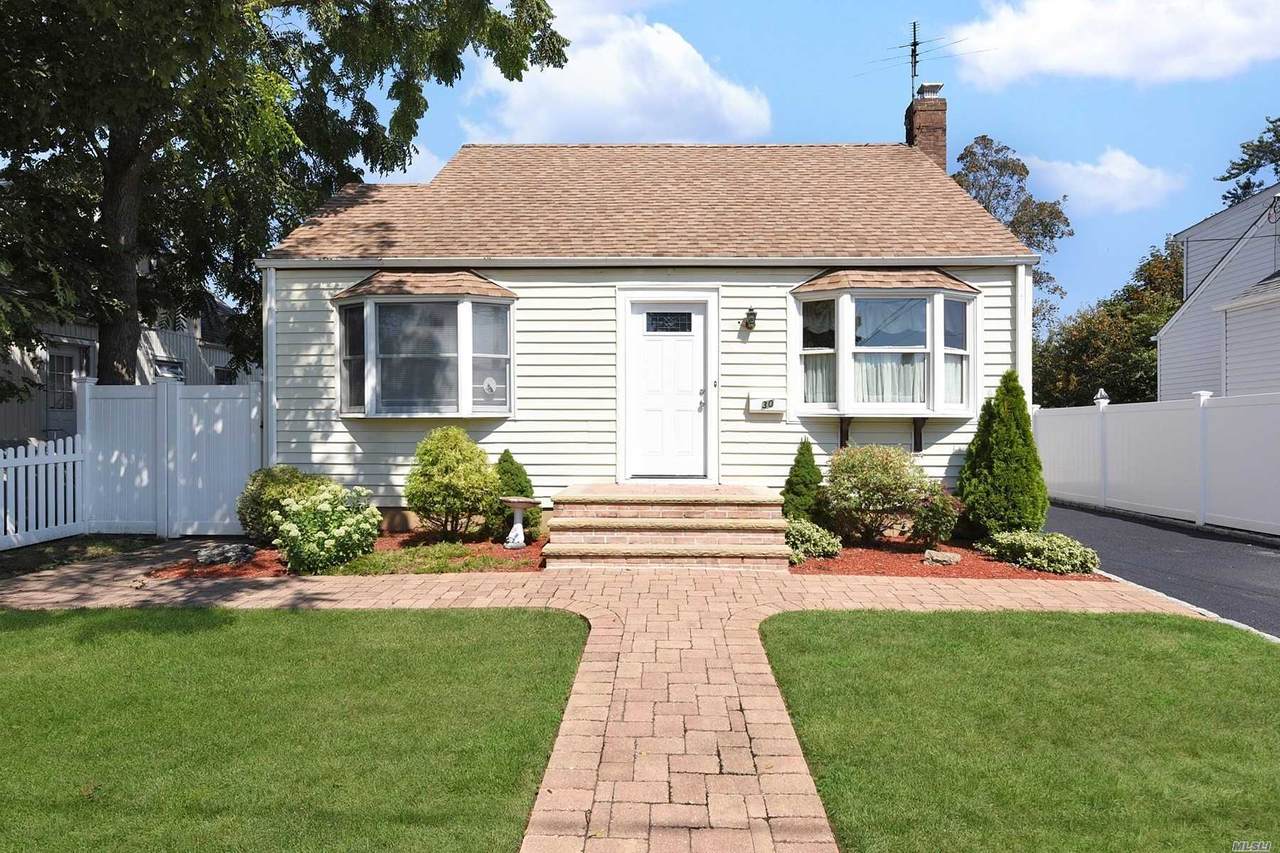 30 Kenneth Avenue - Photo 1