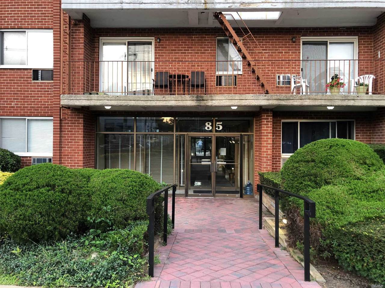 85 Centre Avenue - Photo 1