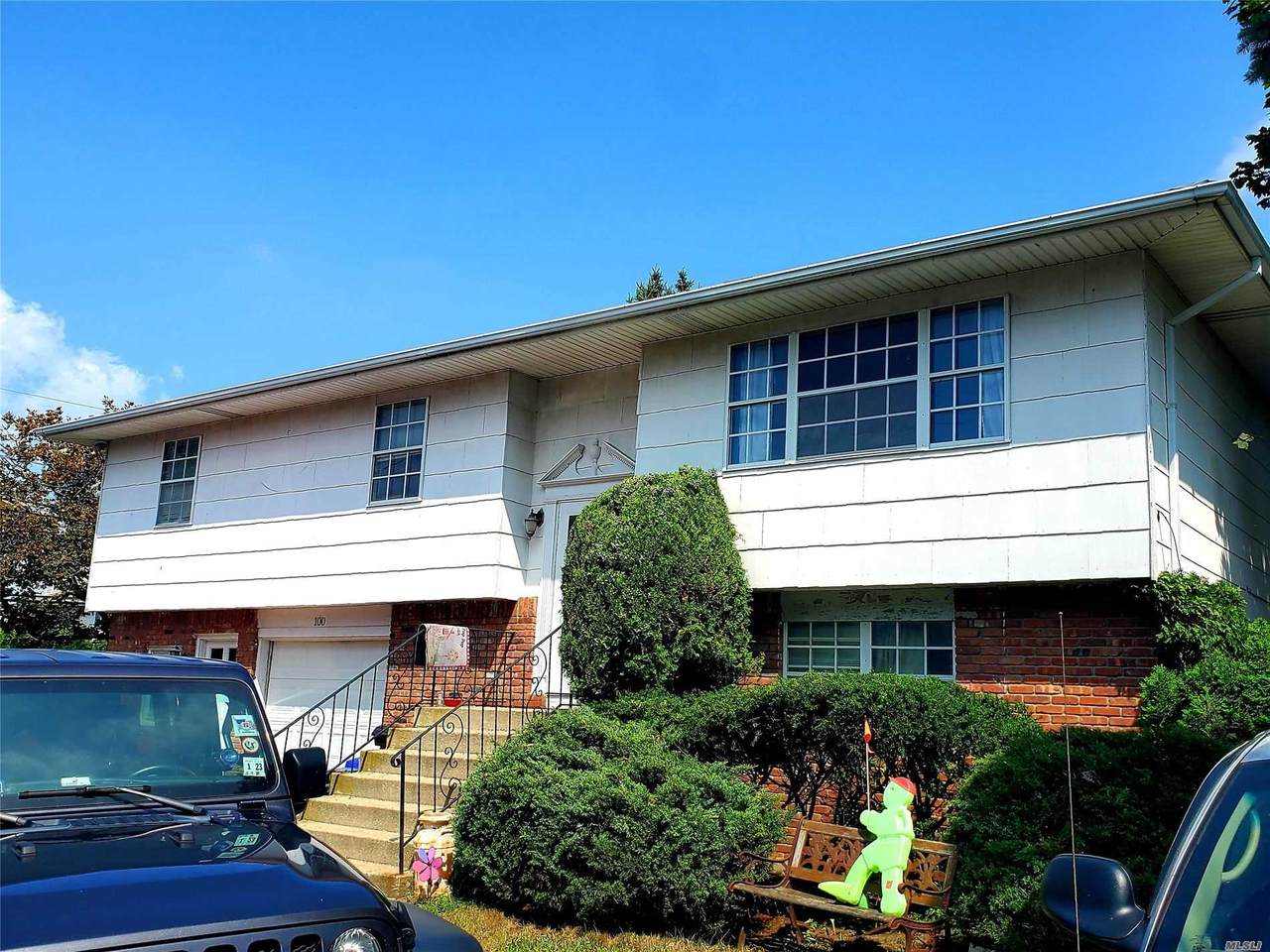 100 Erie Ave - Photo 1