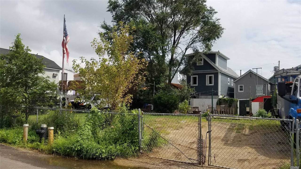 164th Avenue - Photo 1
