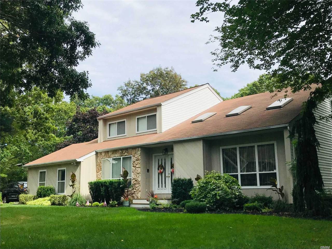 10 Hampton Drive - Photo 1