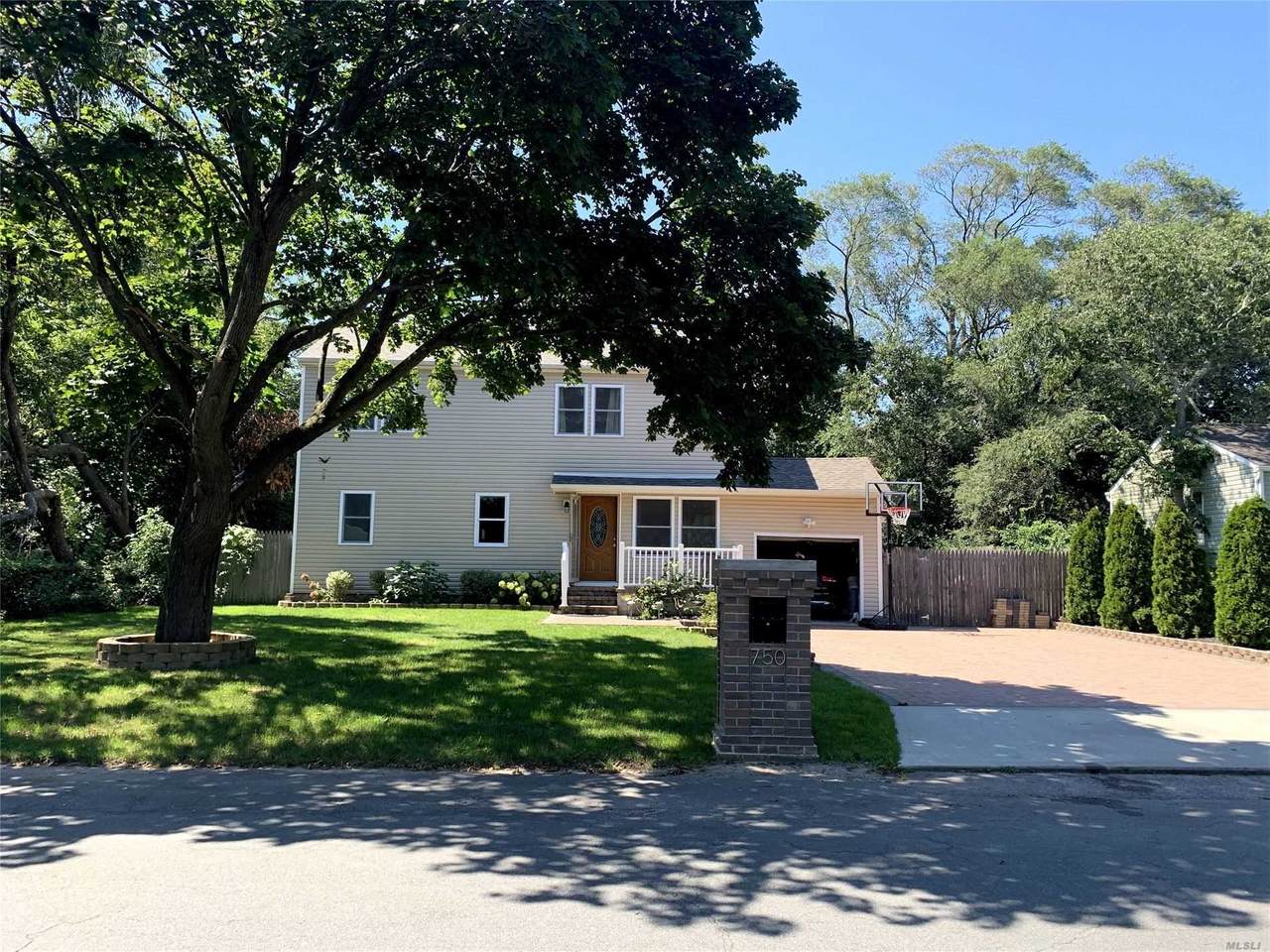 750 Post Avenue - Photo 1