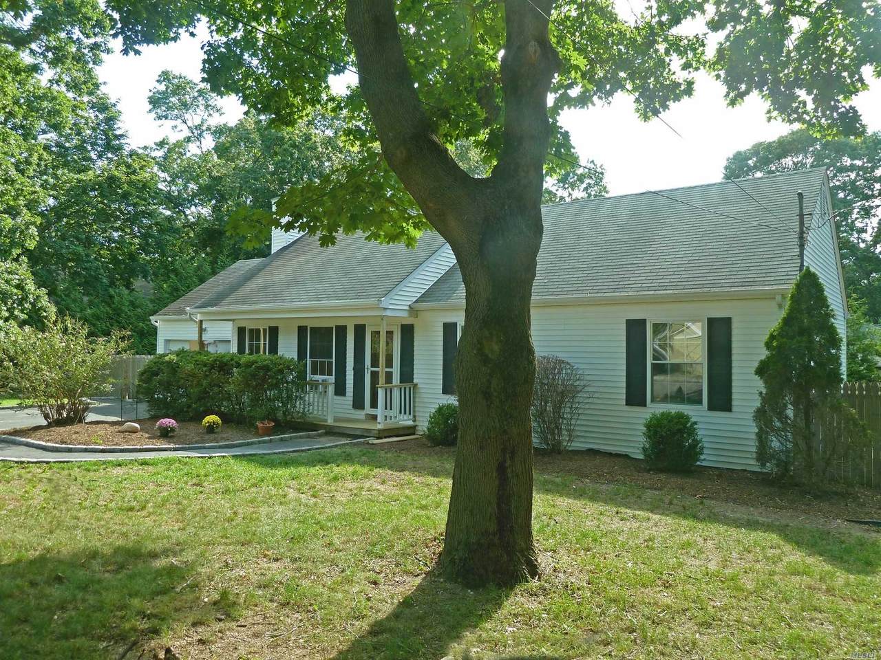 2 Rosewell Avenue - Photo 1