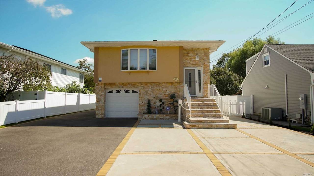 81 Oakdale Boulevard - Photo 1