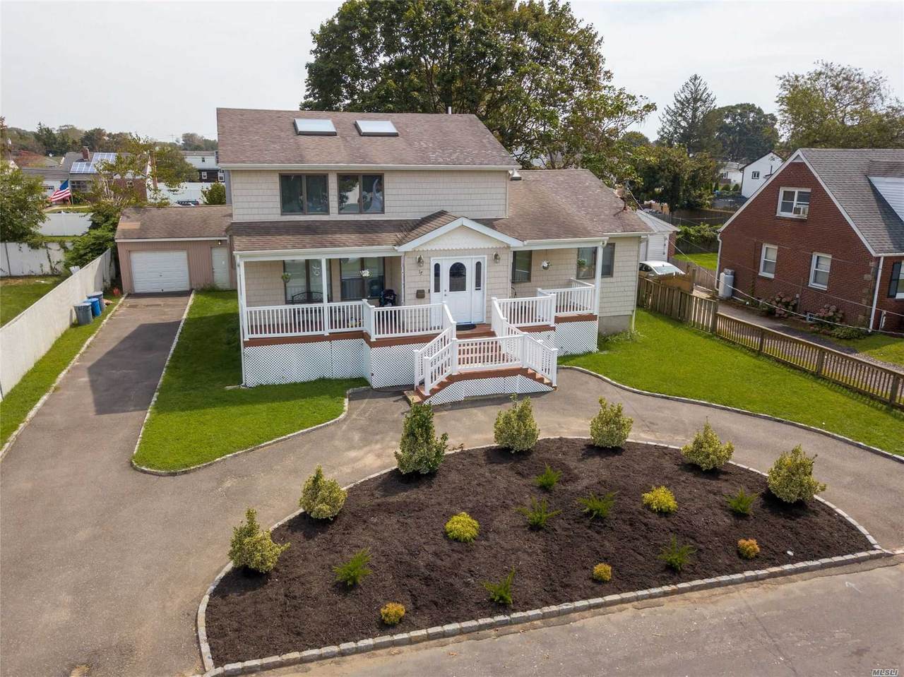 17 Vermont Ave - Photo 1