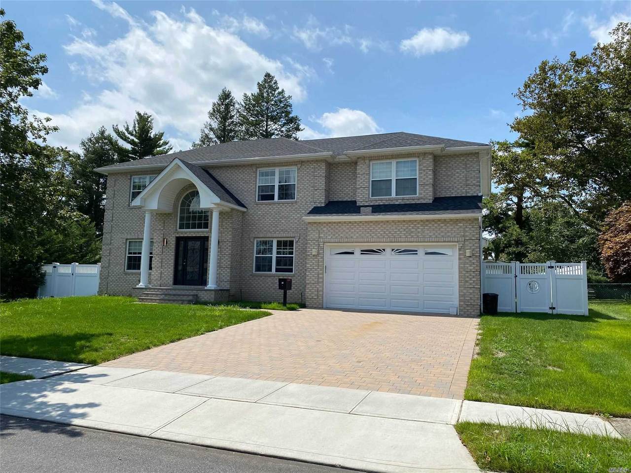 11 Putnam Avenue - Photo 1