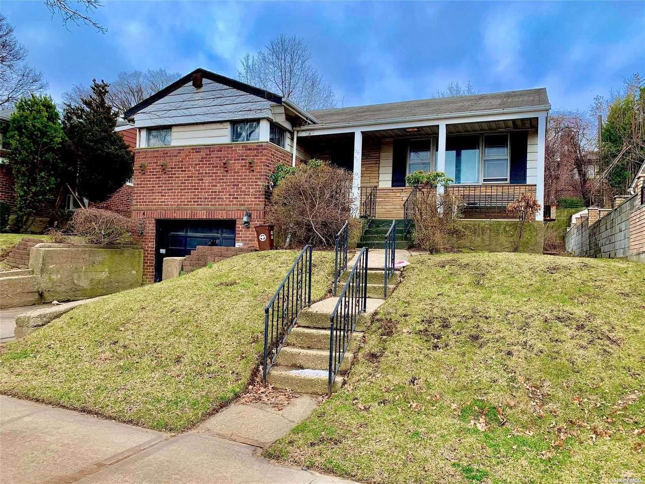 138-40 Grand Central Parkway - Photo 1