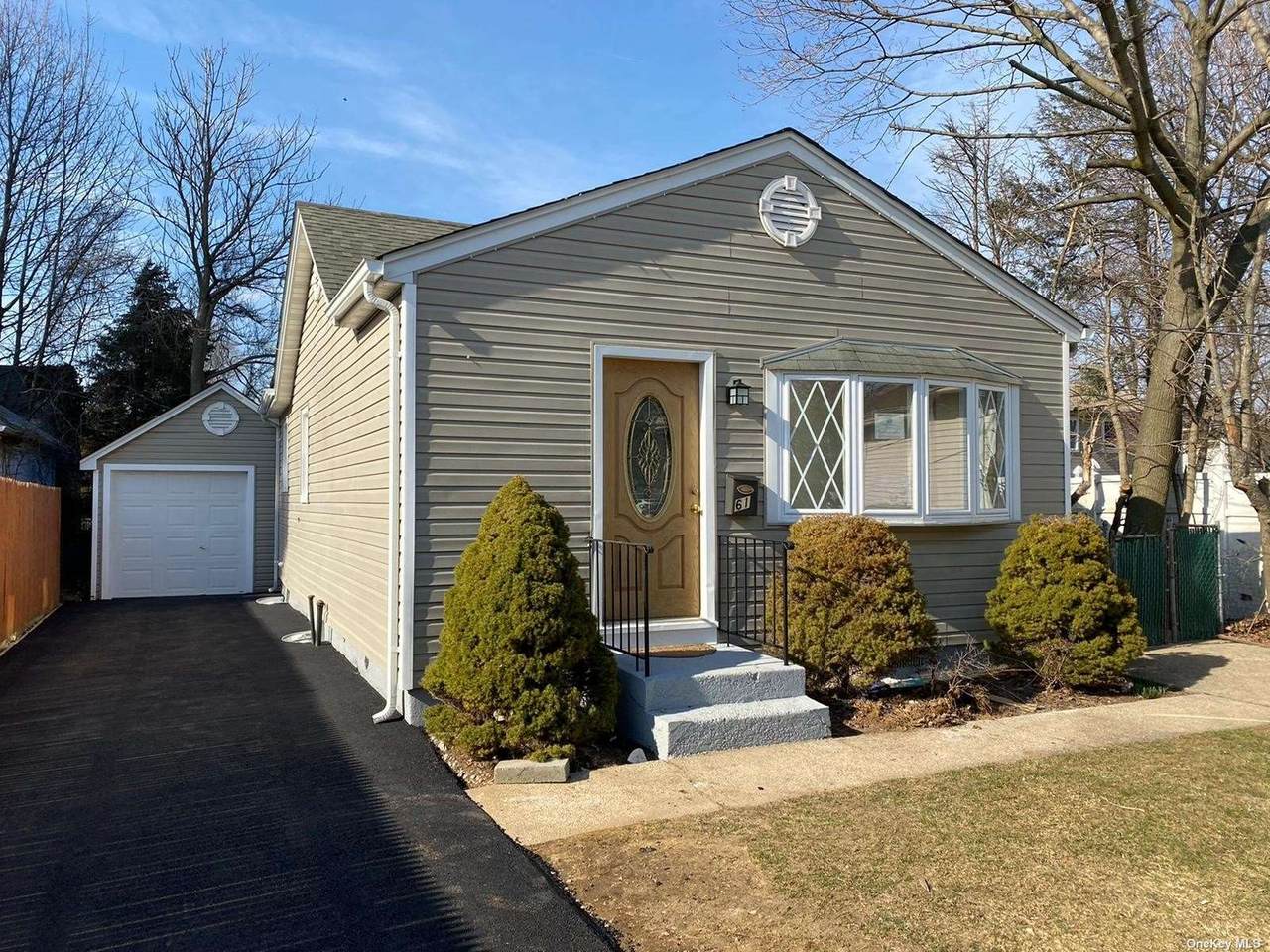 61 Robinwood Avenue - Photo 1