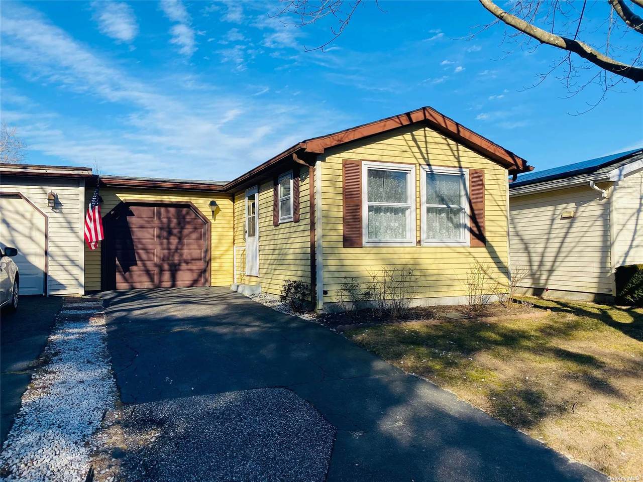 36 Greenwood Boulevard - Photo 1